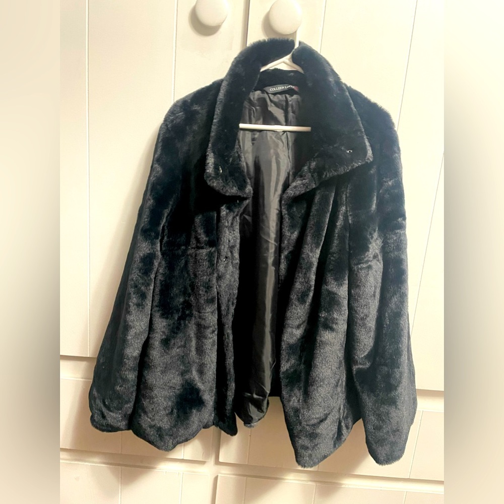 Gorgeous fuzzy coat size xlarge